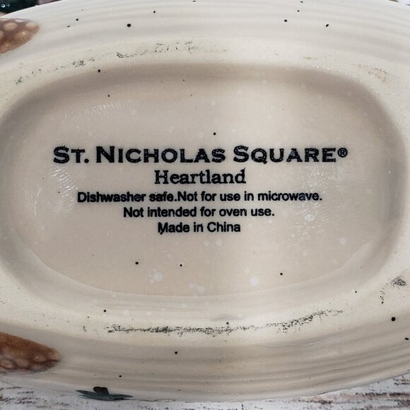 St Nicholas Square Heartland Moose & Bear in a Canoe salt and pepper shaker - Picture 4 of 5